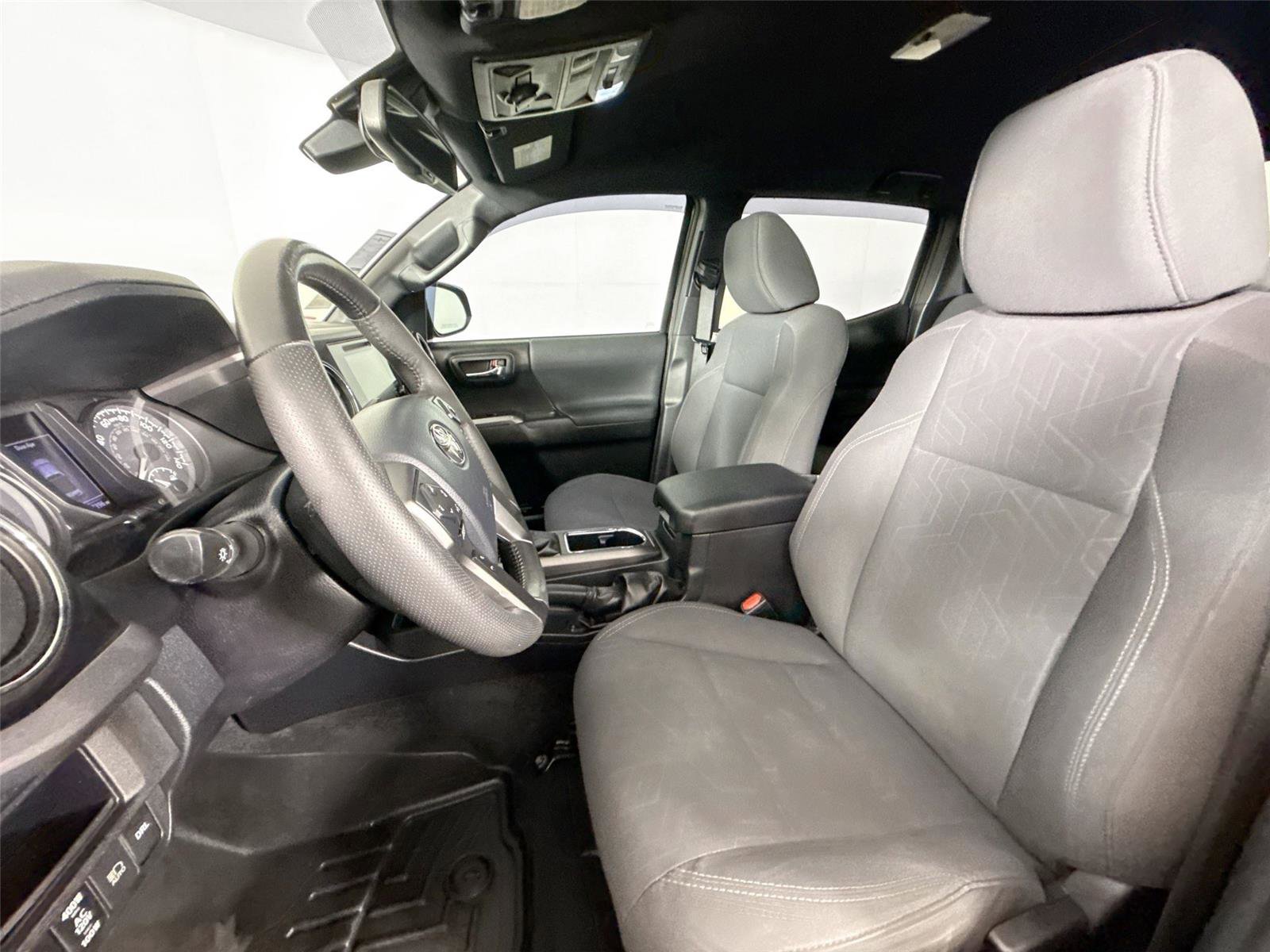 Used 2019 Toyota Tacoma TRD Off-Road image 3