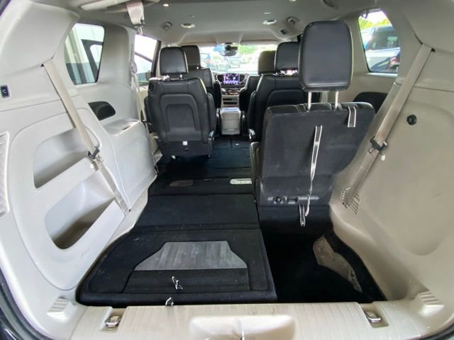 Used 2023 Chrysler Pacifica Touring-L FWD image 26