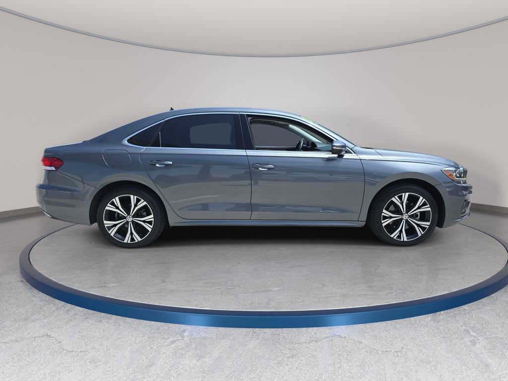 Used 2022 Volkswagen Passat 2.0T SE FWD image 5