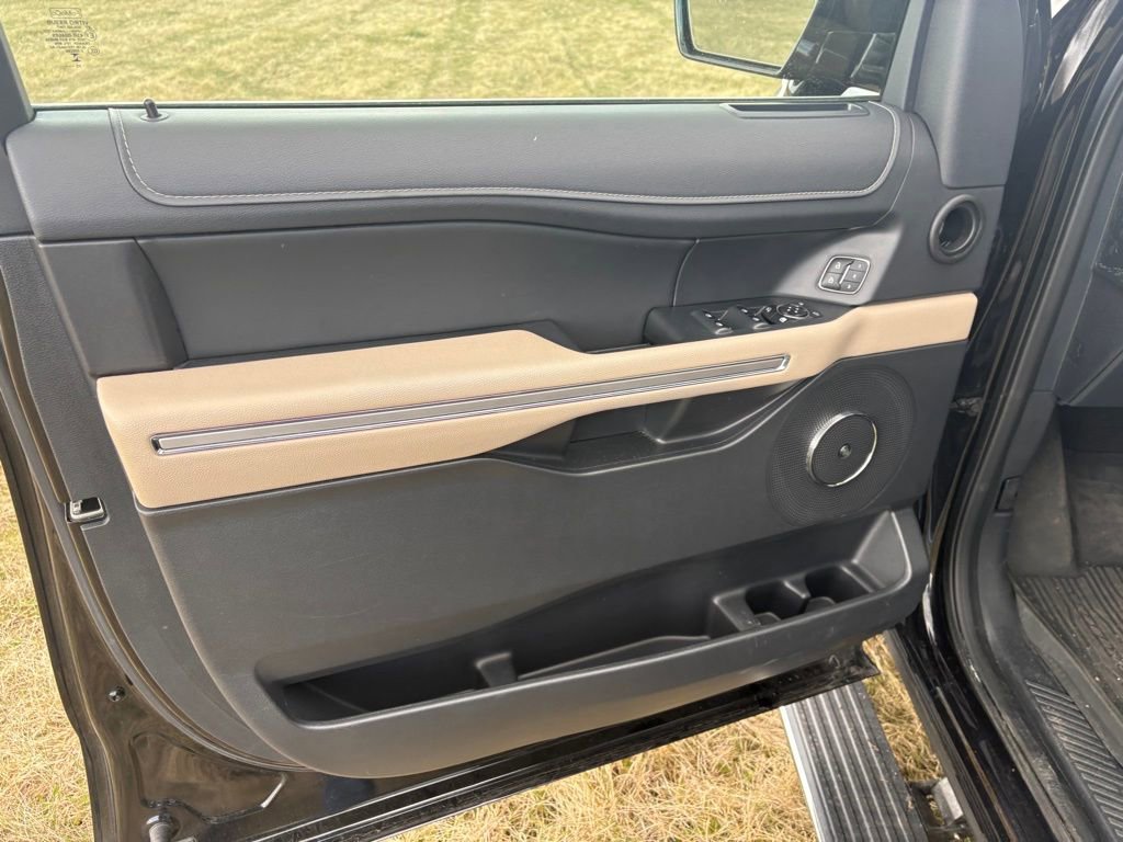 Used 2023 Ford Expedition Limited image 10