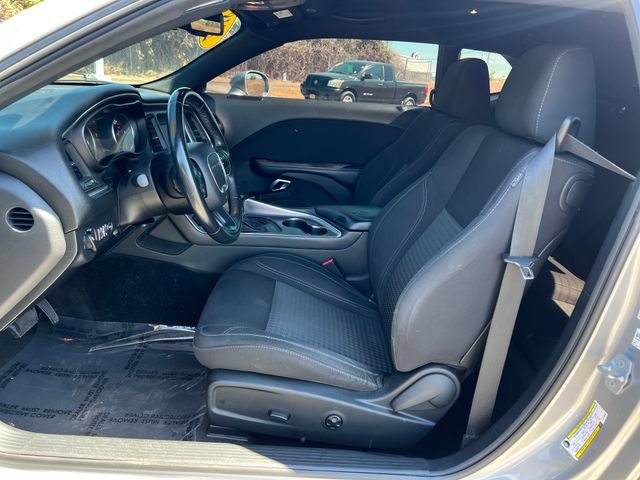 Used 2018 Dodge Challenger SXT RWD image 15