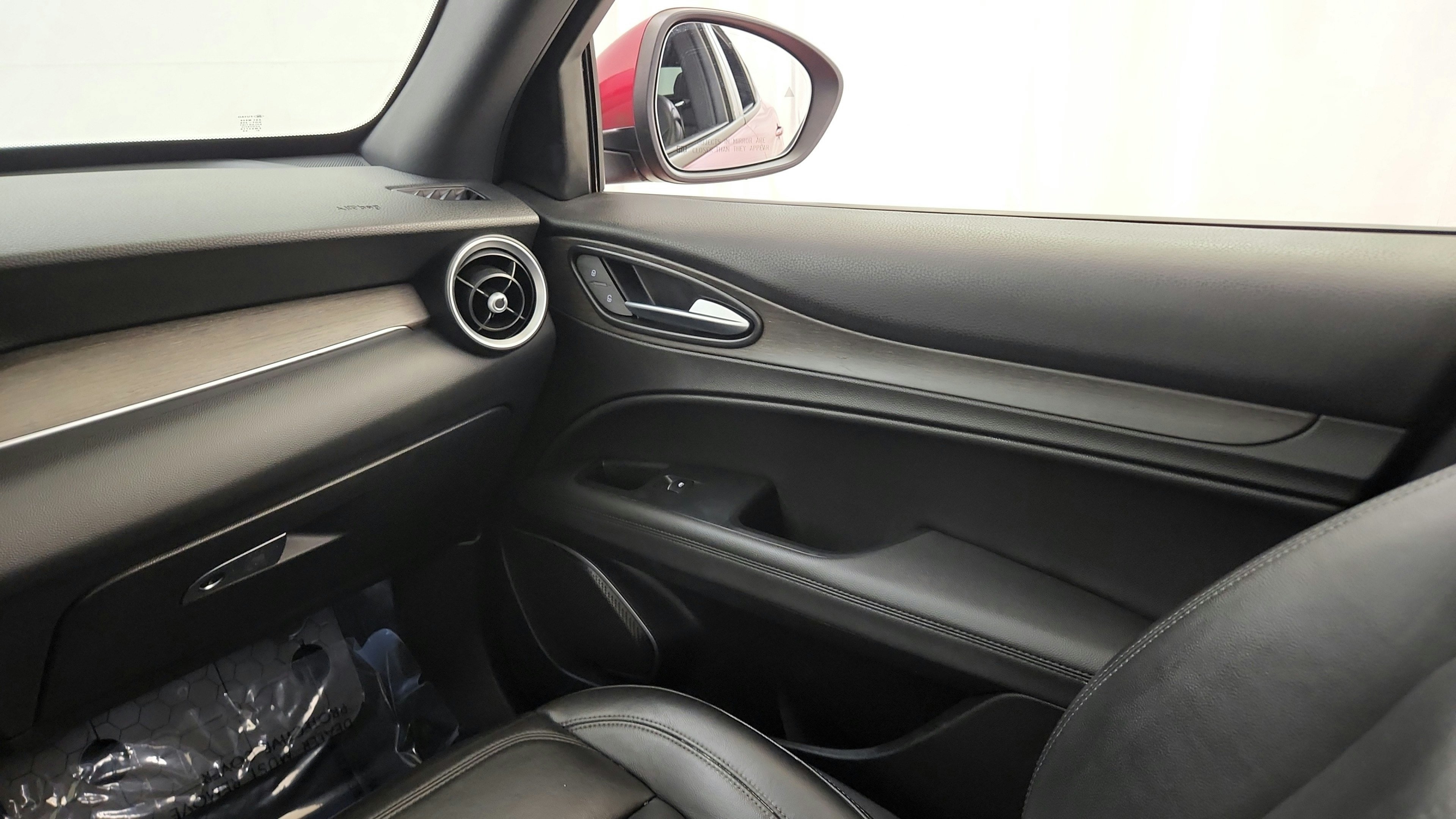 Used 2022 Alfa Romeo Stelvio Ti AWD/4WD image 35