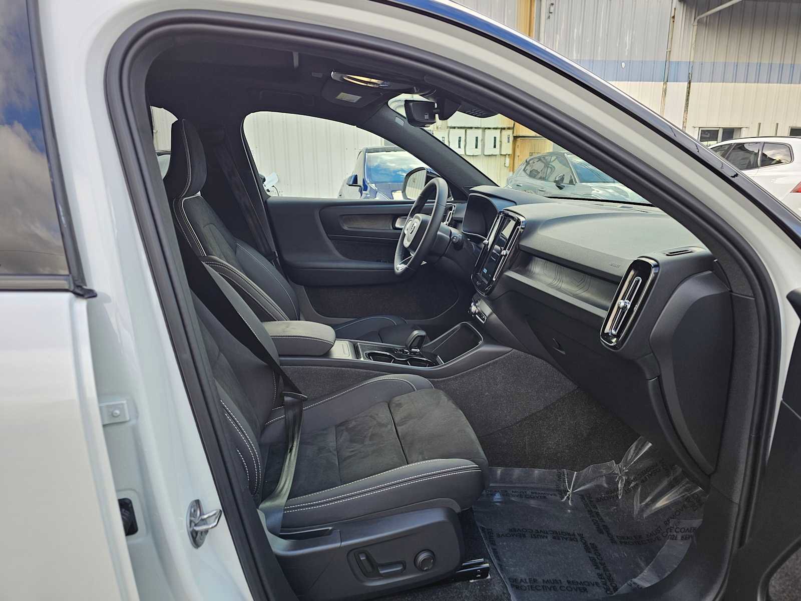 Used 2024 Volvo XC40 Recharge Ultimate w/ Protection Package Premier image 10