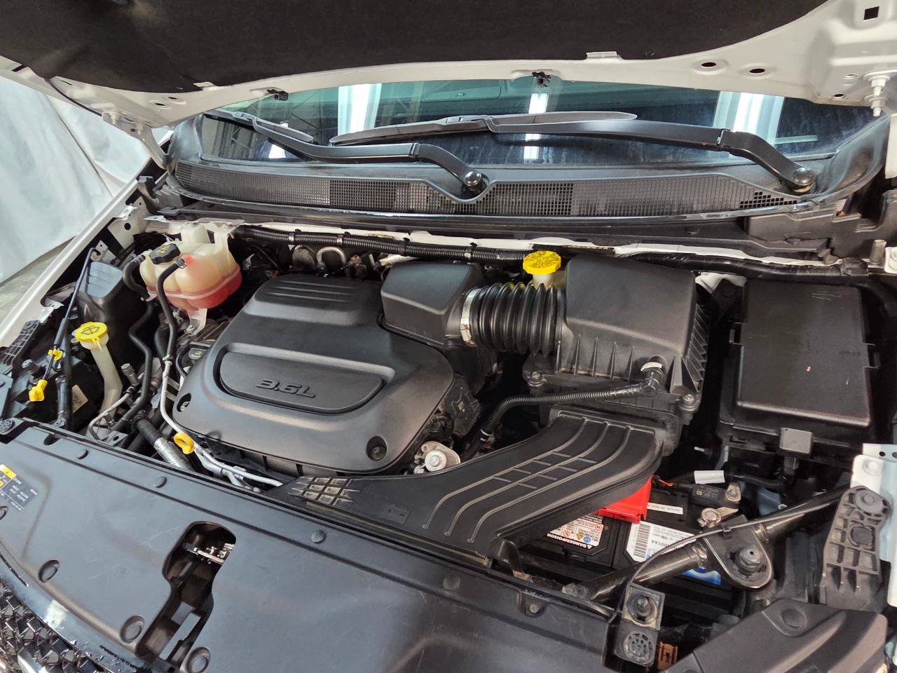 Used 2022 Chrysler Pacifica Touring-L FWD image 7