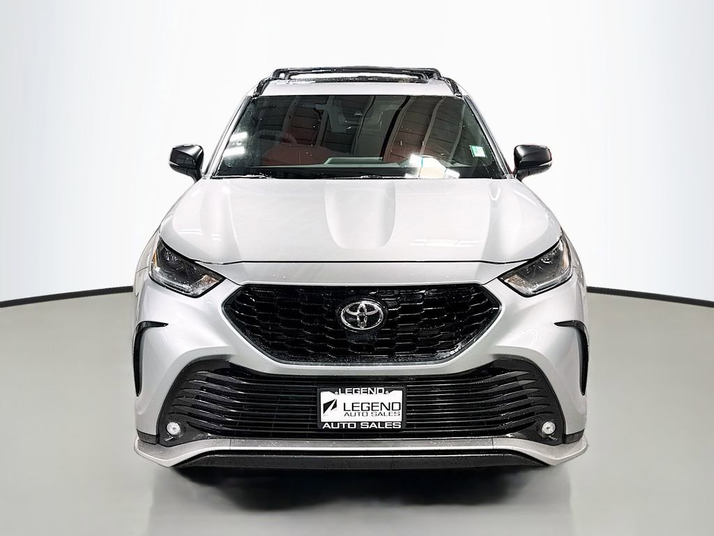 Used 2021 Toyota Highlander XSE image 2