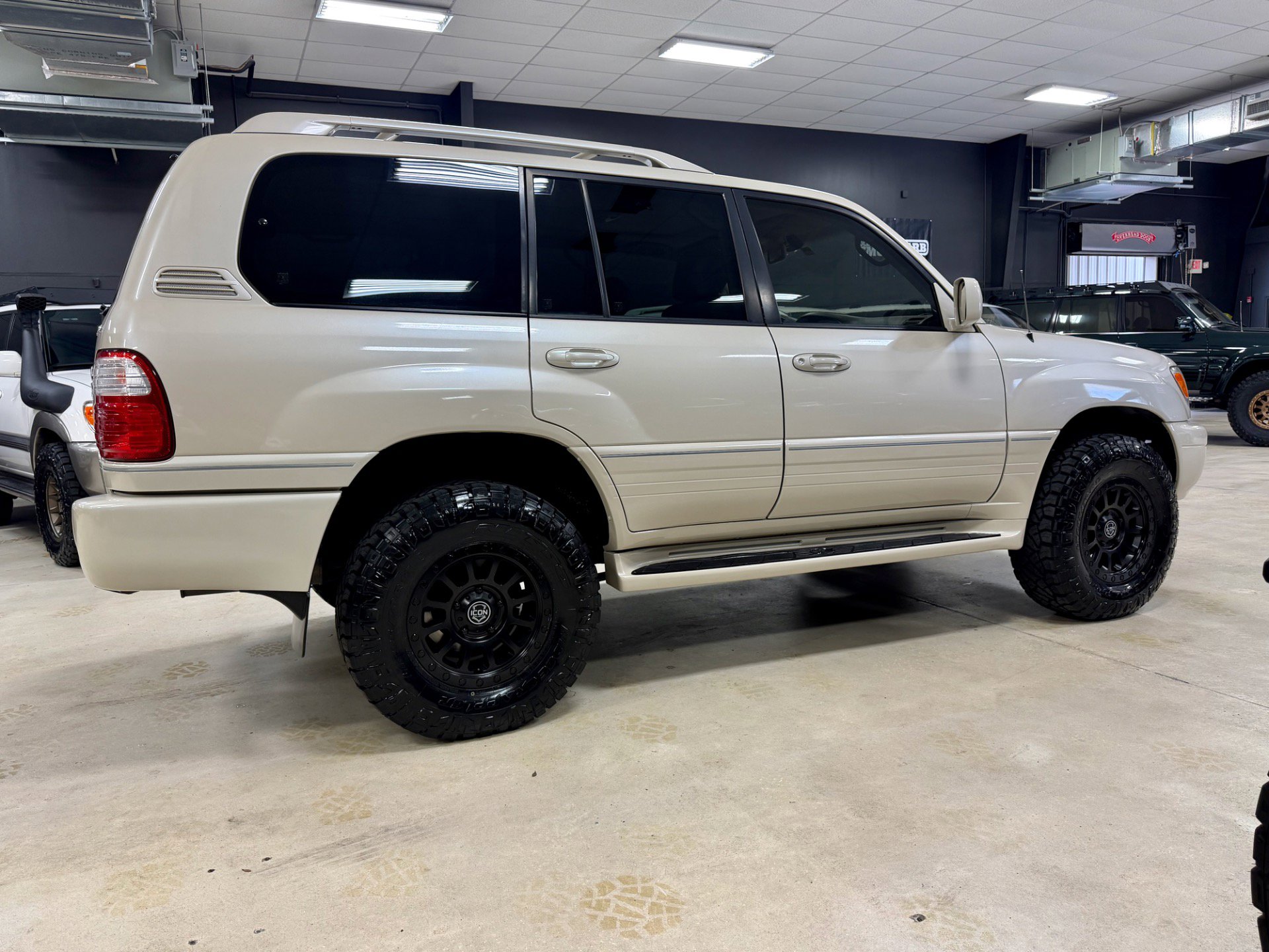 Used 2005 Lexus LX 470 4WD image 6