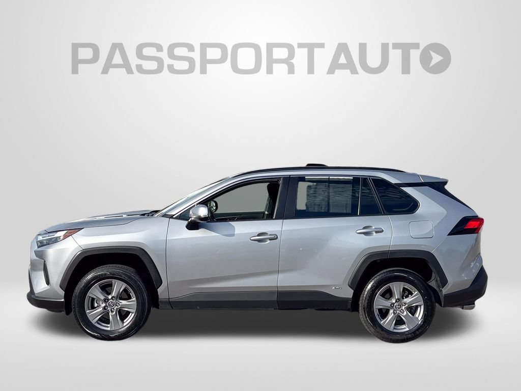 Used 2025 Toyota RAV4 LE AWD/4WD image 2