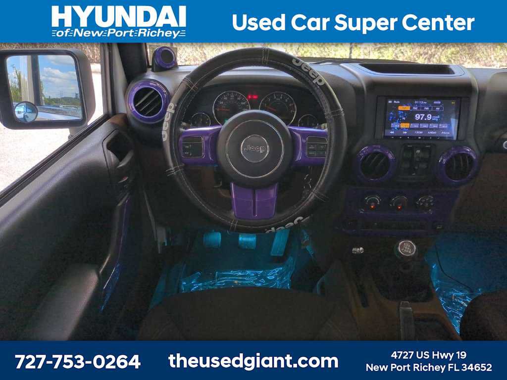 Used 2014 Jeep Wrangler Unlimited Sahara w/ Dual Top Group AWD/4WD image 16