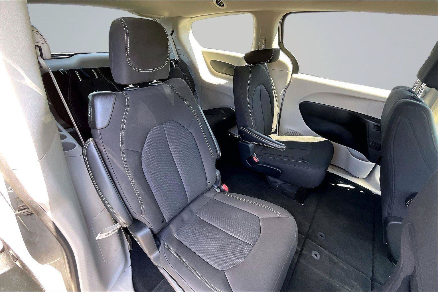 Used 2024 Chrysler Voyager LX FWD image 26