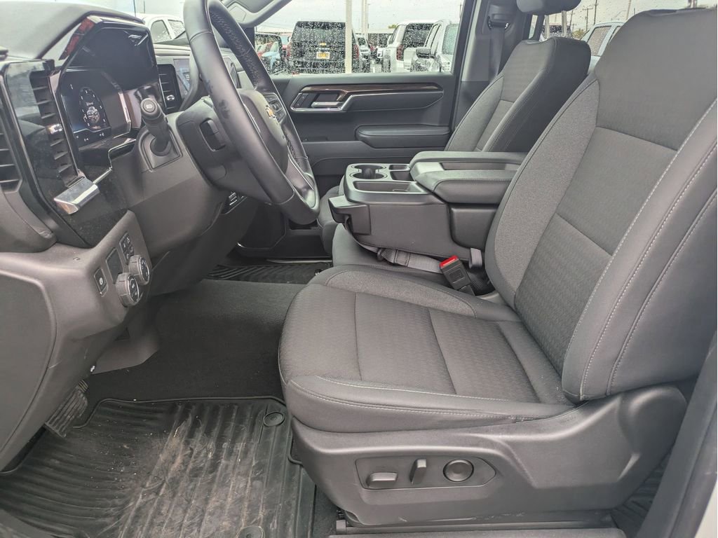 Certified 2025 Chevrolet Silverado 1500 LT w/ Safety Package image 10