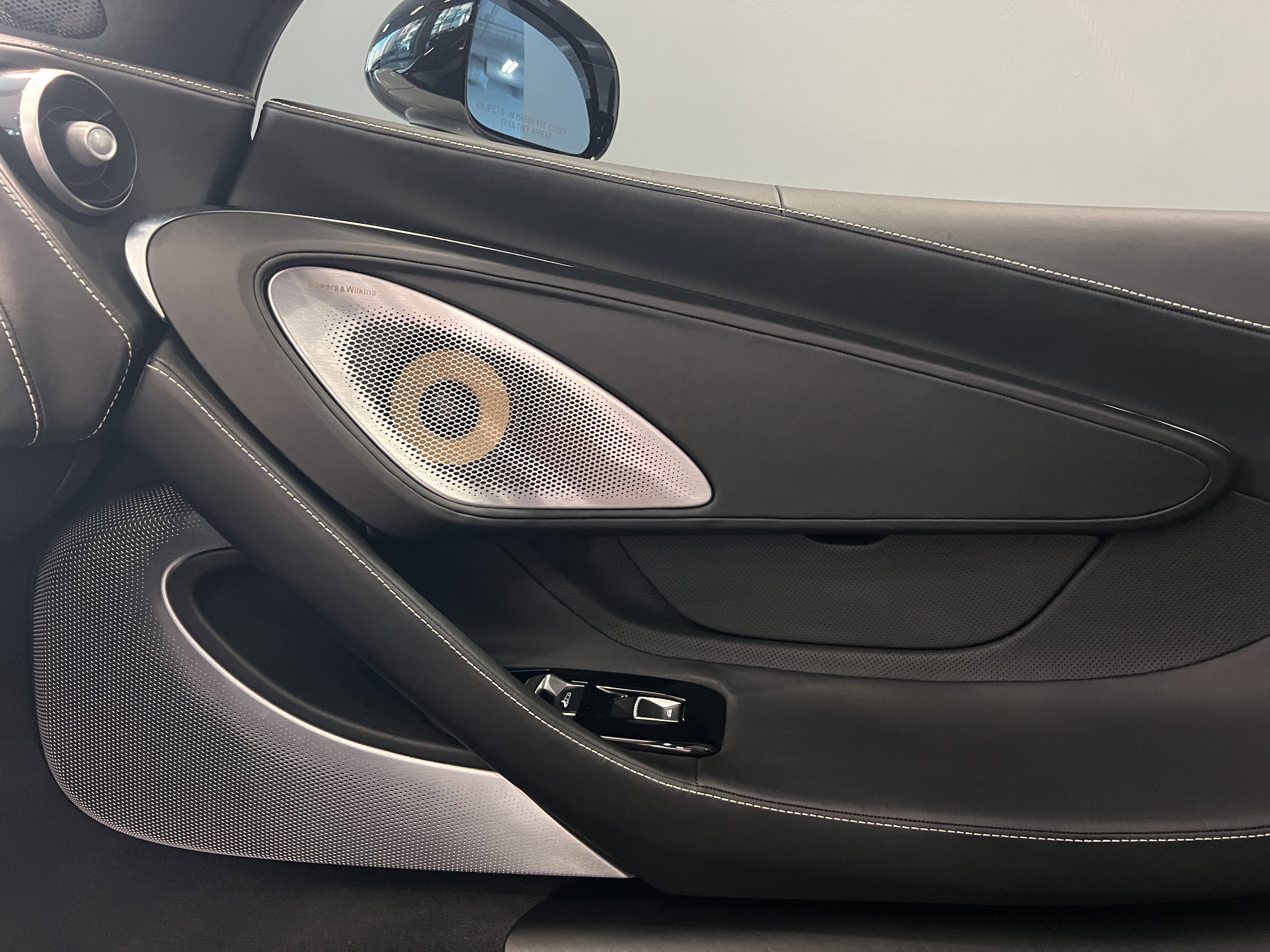 Used 2023 McLaren GT image 33