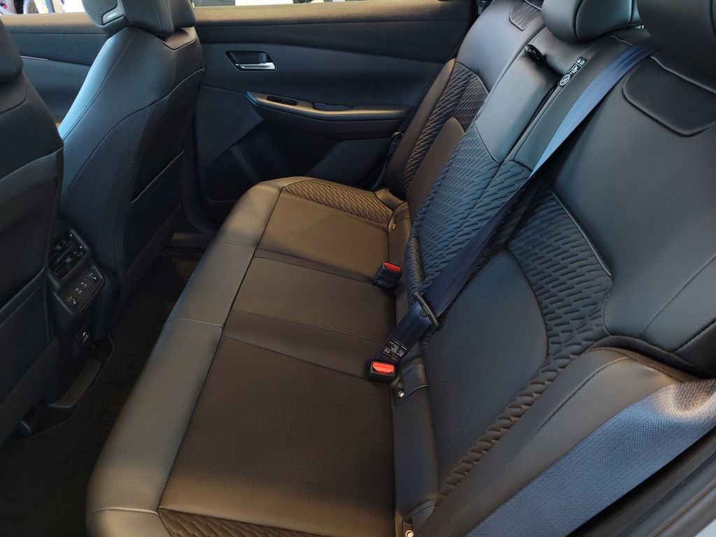 New 2026 Nissan Leaf Platinum+ w/ Cargo Package (Platinum+) image 3