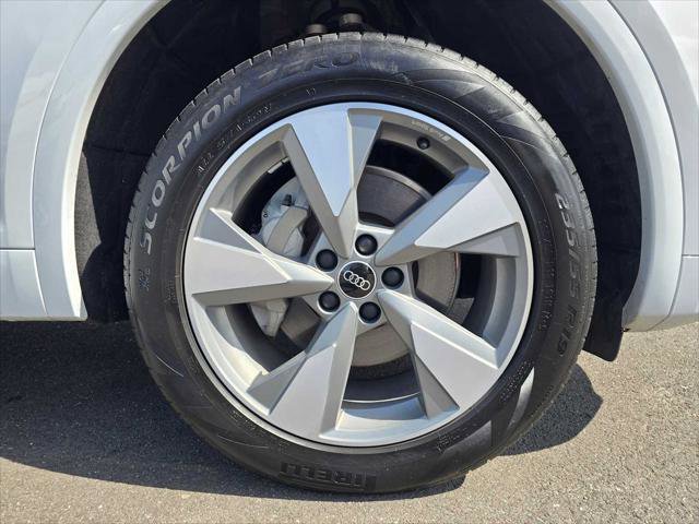 Used 2024 Audi Q5 2.0T Premium Plus w/ Premium Plus Package AWD/4WD image 9