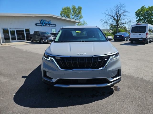 Used 2024 Kia Carnival EX FWD image 3