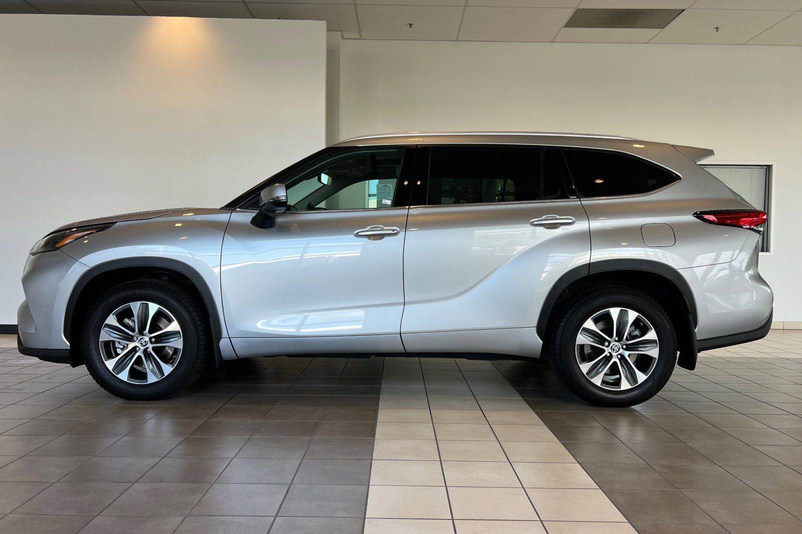 Certified 2022 Toyota Highlander XLE image 7