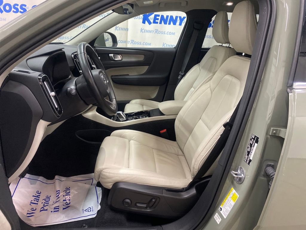 Used 2023 Volvo XC40 B5 Plus w/ Driver Assist Package AWD/4WD image 8