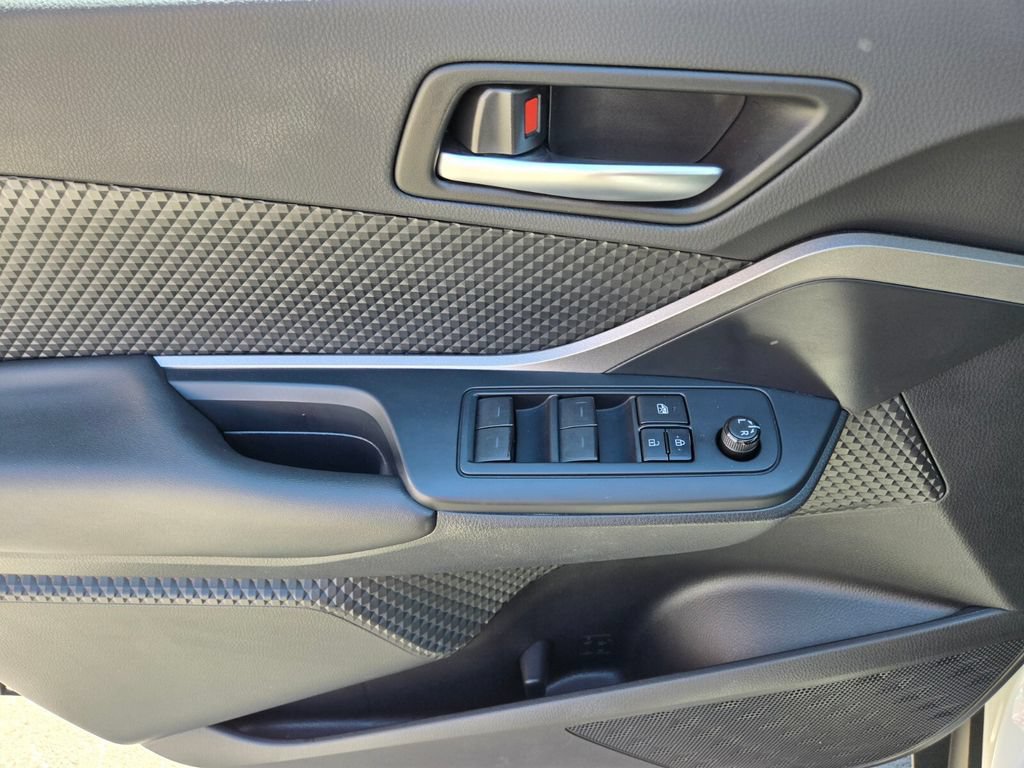 Used 2021 Toyota C-HR LE FWD image 21