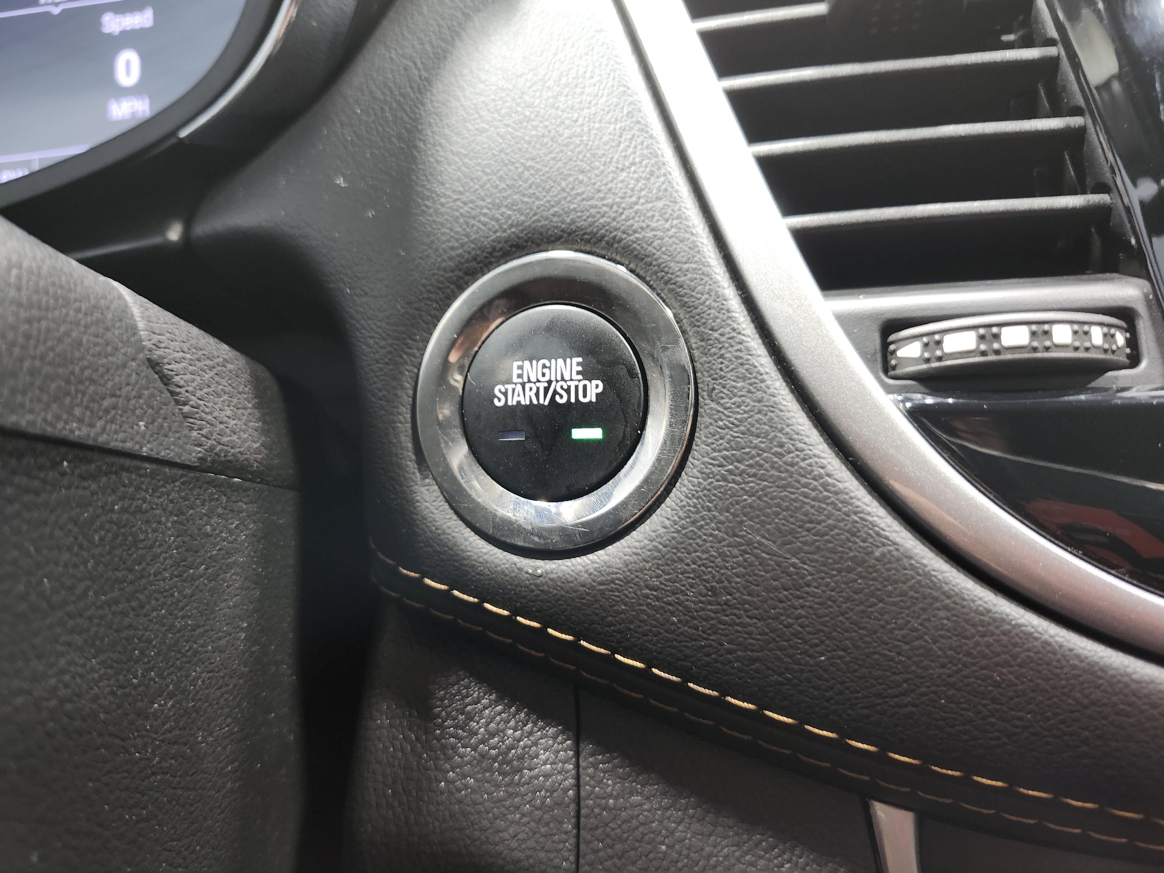 Used 2020 Chevrolet Trax LT w/ LT Convenience Package image 7