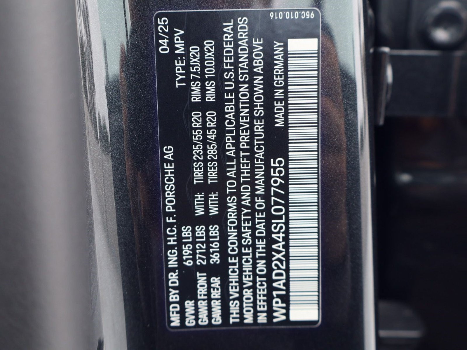 Used 2025 Porsche Macan Electric w/ Premium Package RWD image 27