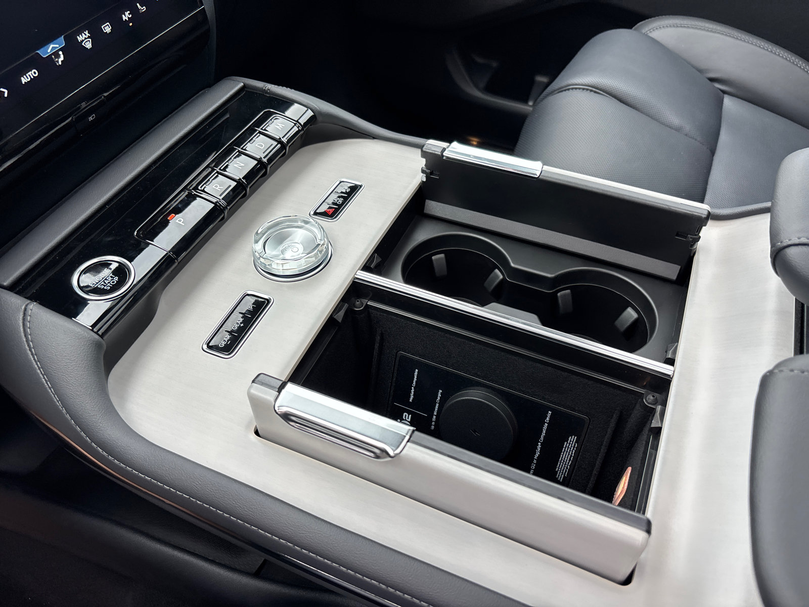 New 2027 Lincoln Navigator Reserve w/ Jet Appearance Package AWD/4WD image 23