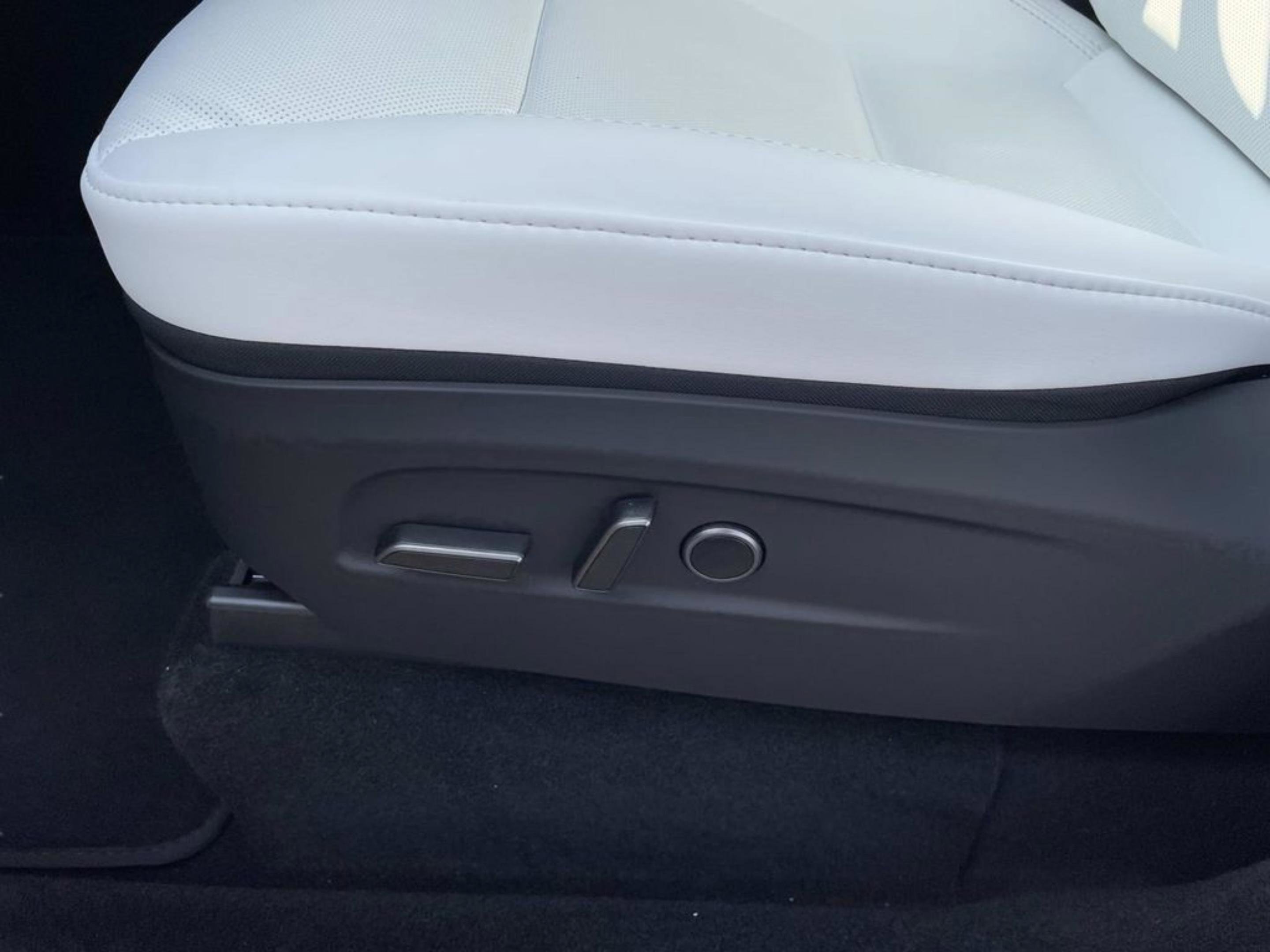 Used 2026 Tesla Model Y Long Range image 15