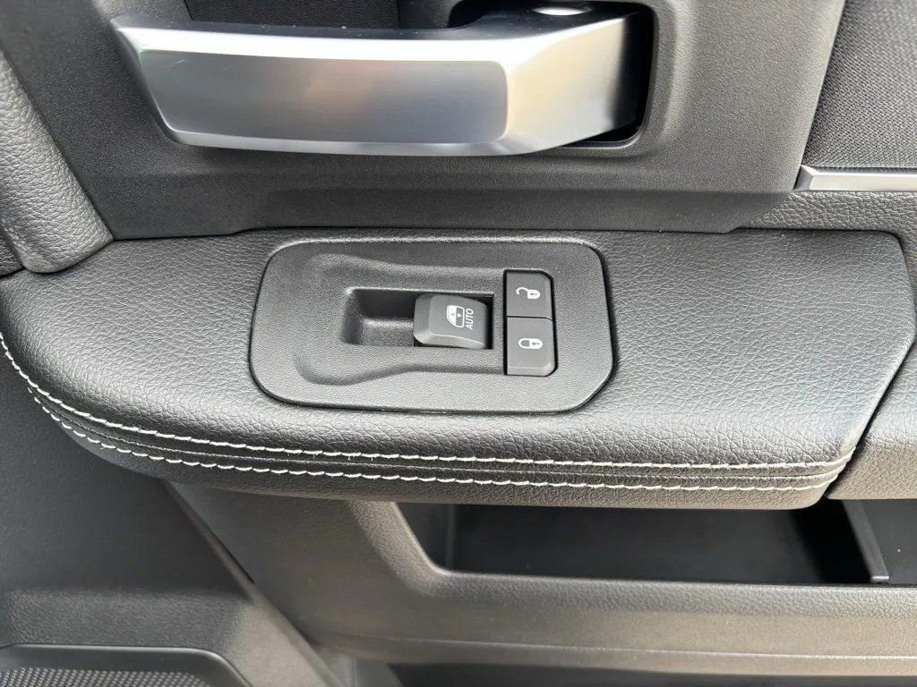 New 2026 RAM 3500 Big Horn AWD/4WD image 32