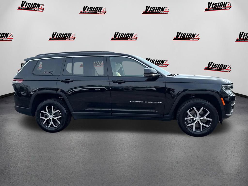 Used 2025 Jeep Grand Cherokee L Limited w/ Luxury Tech Group II image 4