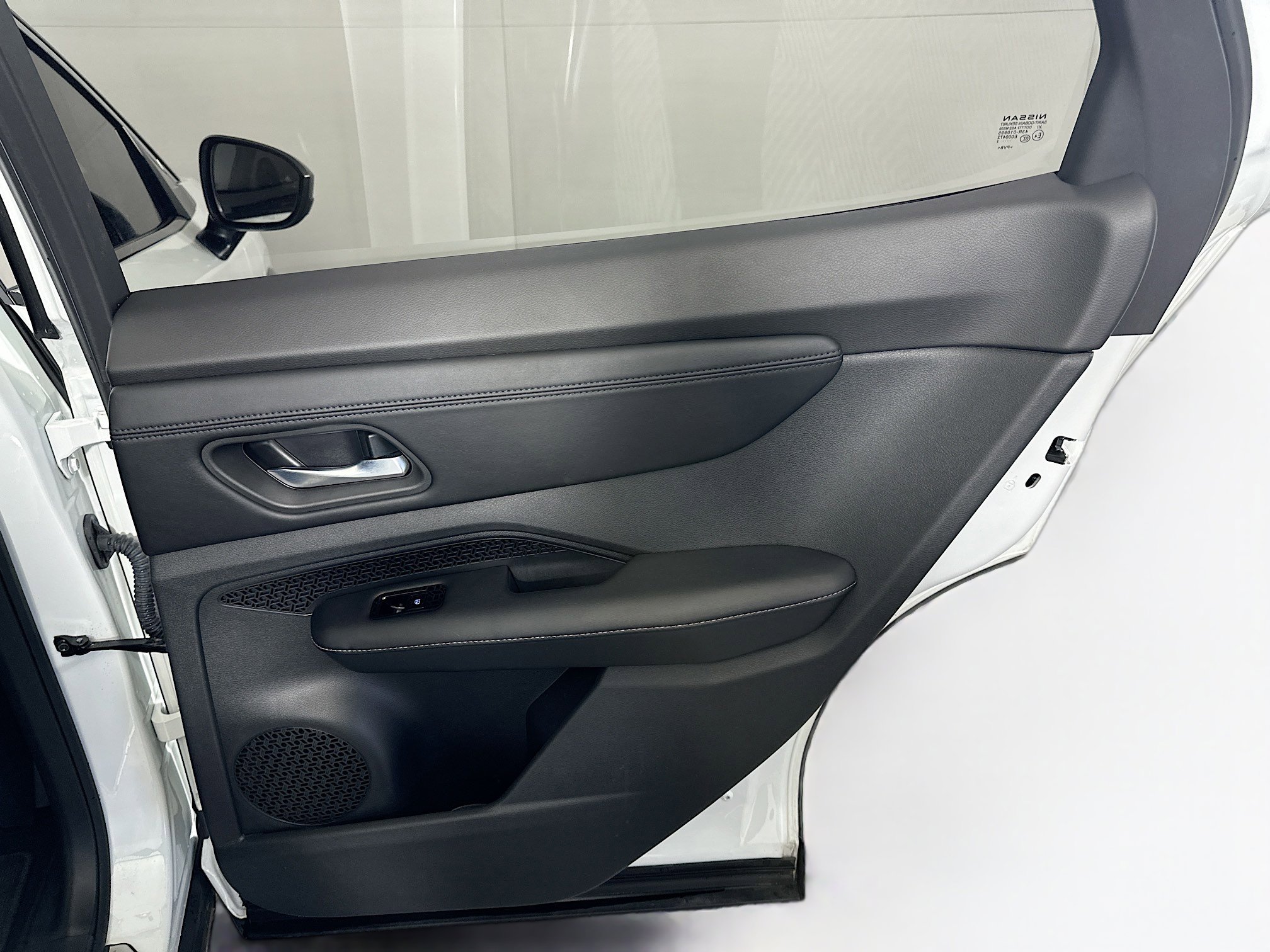 Used 2023 Nissan Ariya FWD image 32