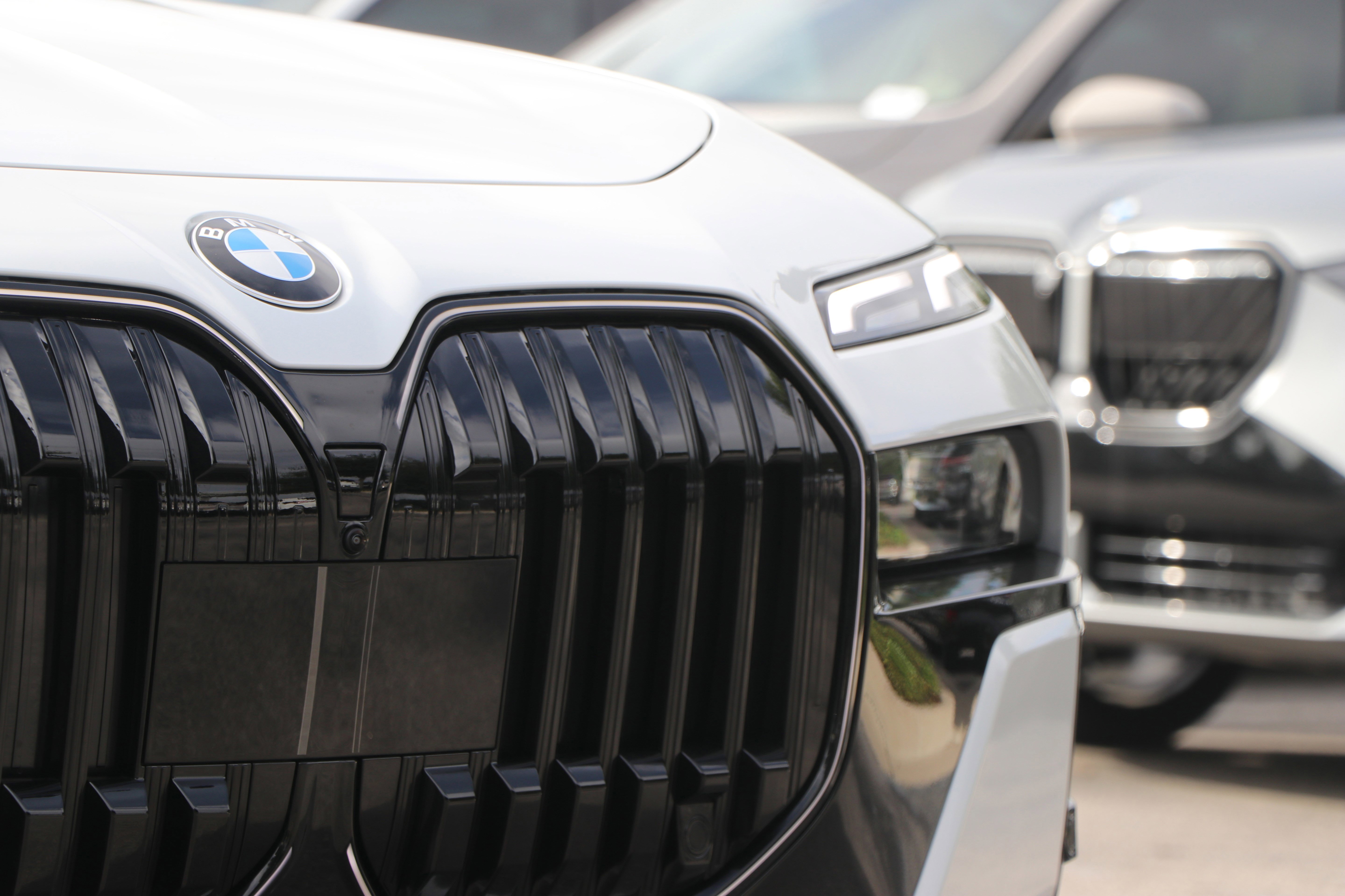 Certified 2025 BMW 740i xDrive AWD/4WD image 6