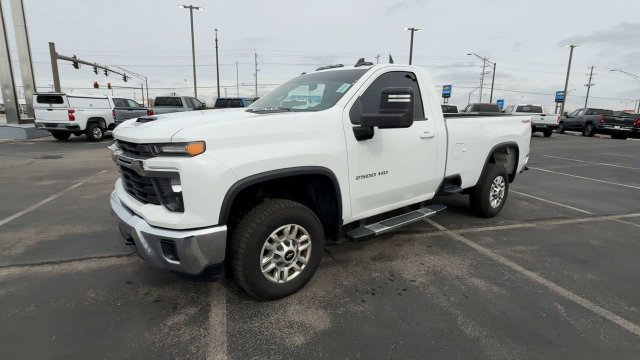 Used 2024 Chevrolet Silverado 2500 LT AWD/4WD image 4