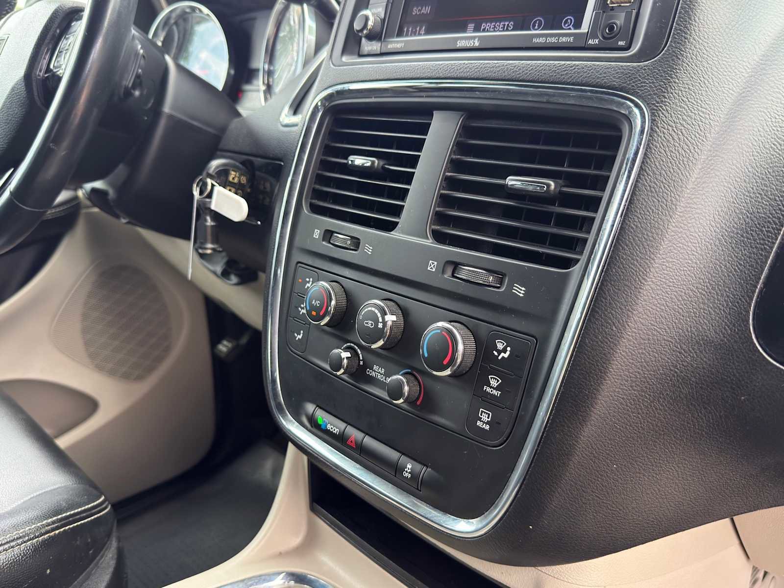 Used 2019 Dodge Grand Caravan SXT FWD image 32