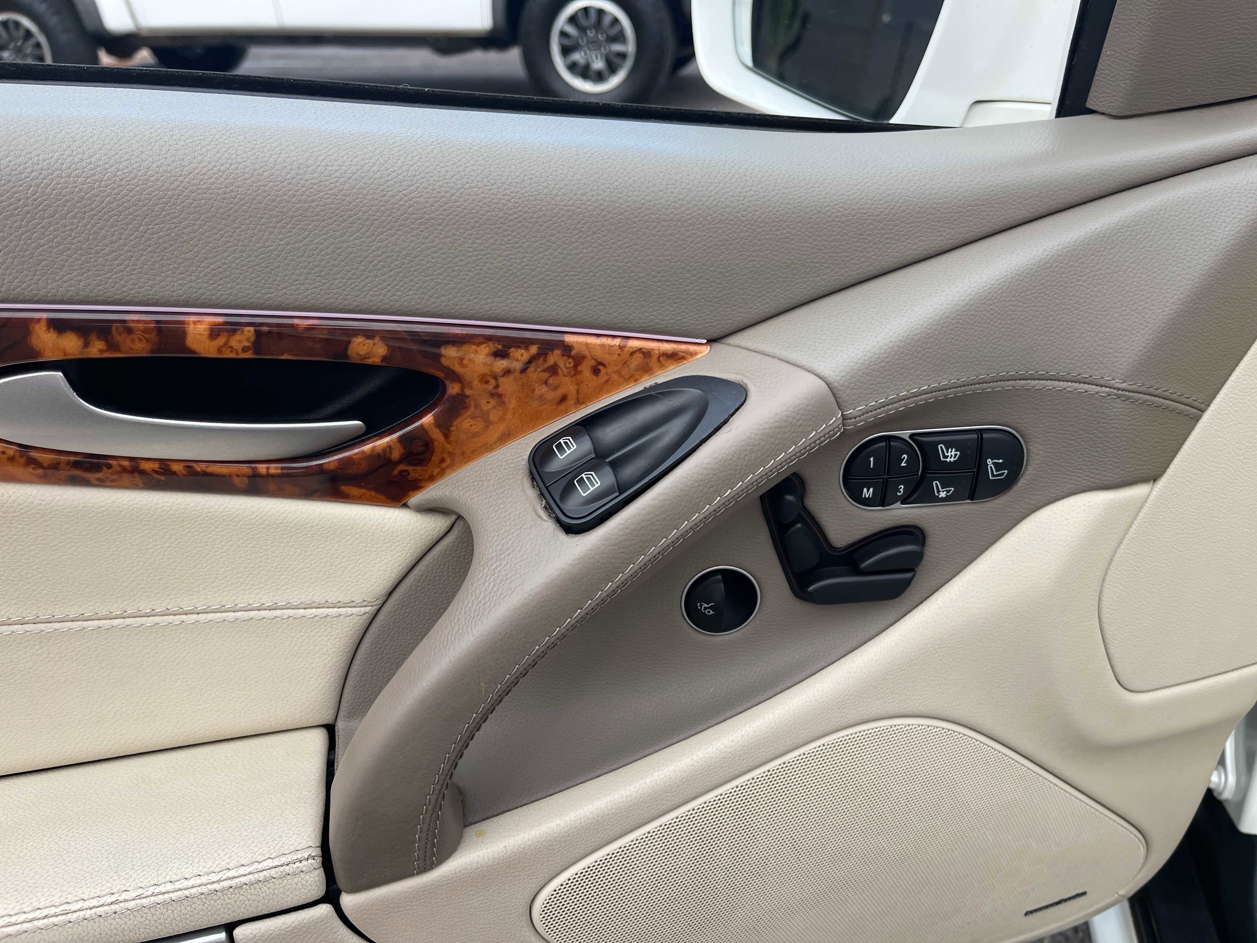 Used 2011 Mercedes-Benz SL 550 image 22