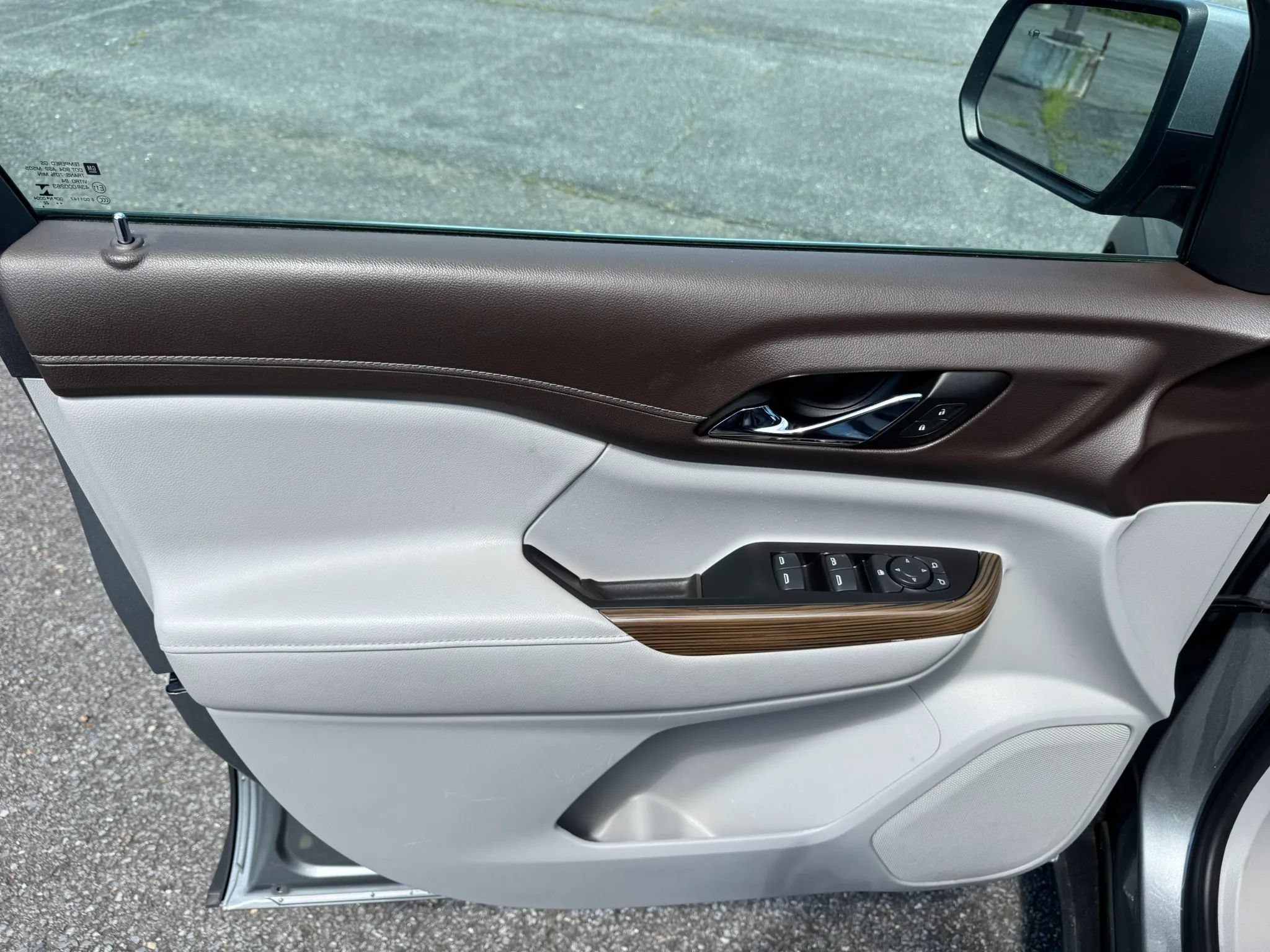 Used 2023 GMC Acadia SLE AWD/4WD image 18