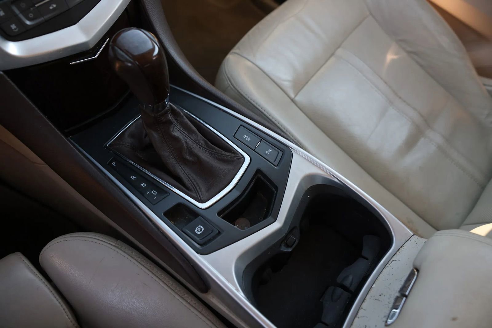 Used 2010 Cadillac SRX Luxury image 37