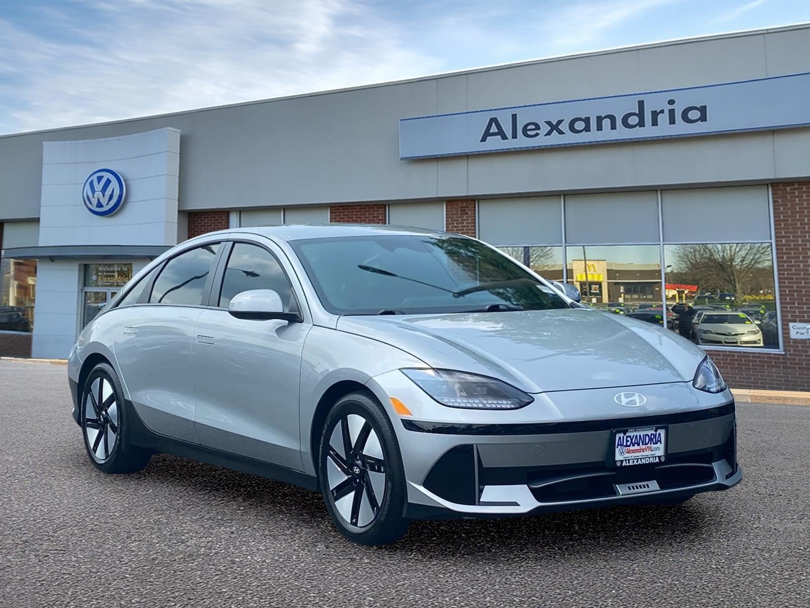 Used 2024 Hyundai Ioniq 6 SE AWD/4WD image 1