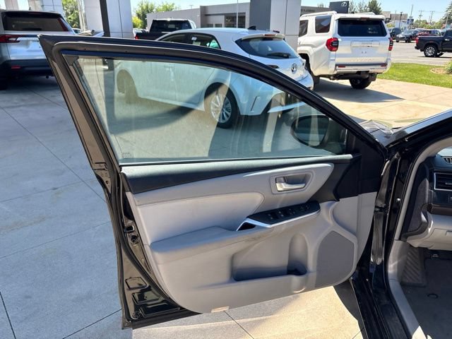 Used 2016 Toyota Camry XLE FWD image 25