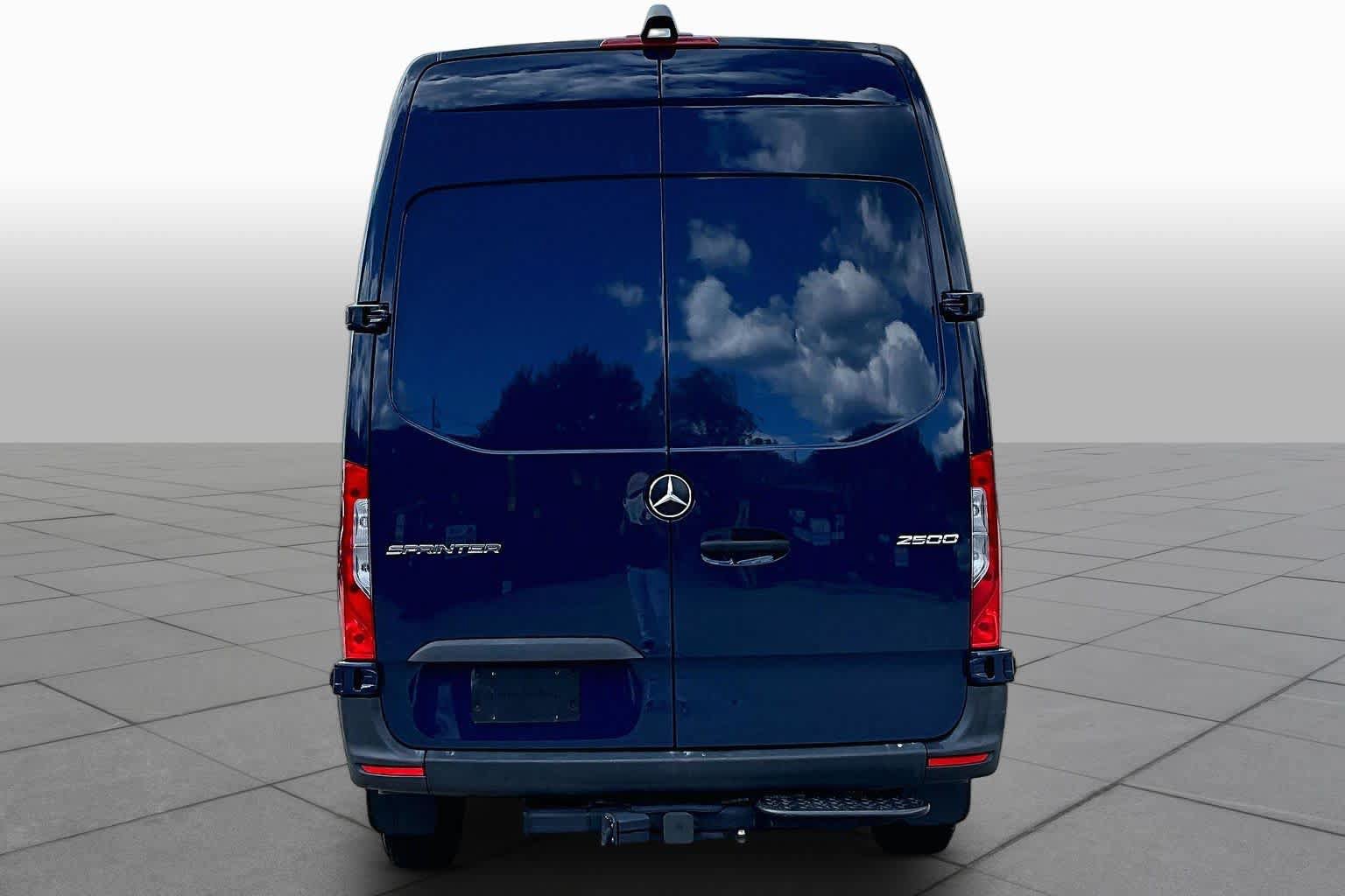 Used 2024 Mercedes-Benz Sprinter 2500 image 5