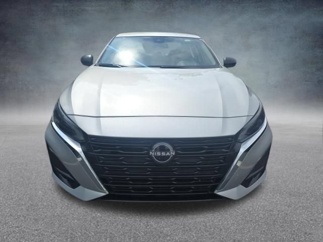 Used 2025 Nissan Altima 2.5 SV FWD image 3