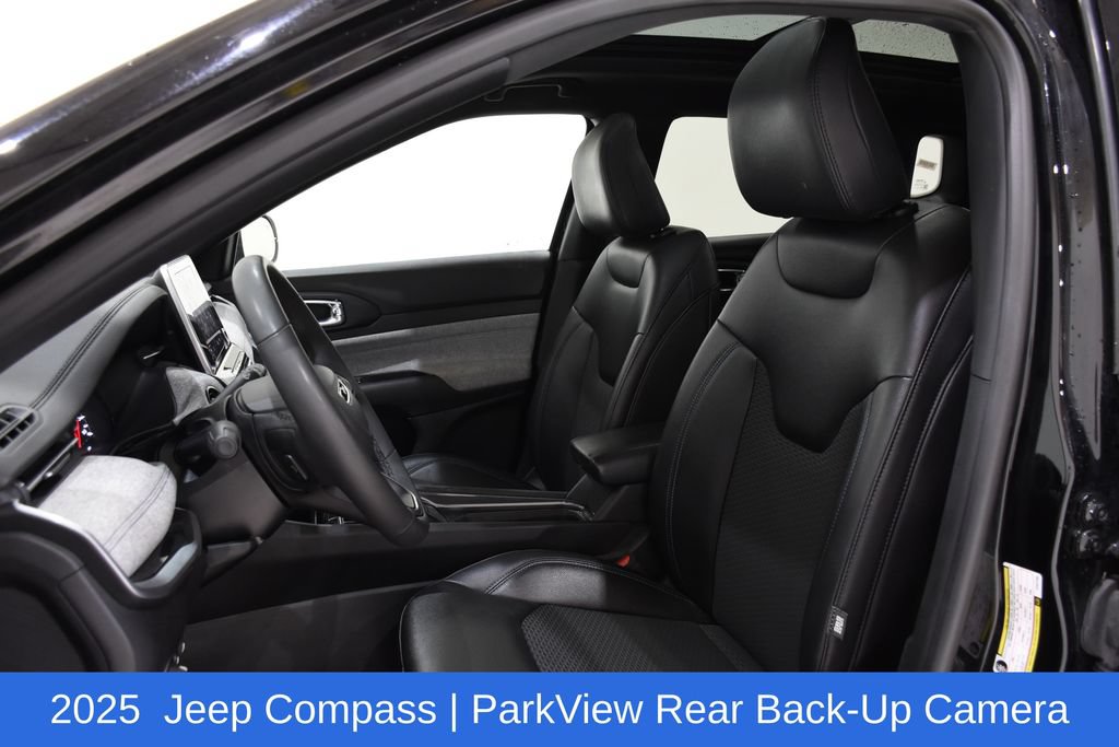 Used 2025 Jeep Compass Latitude w/ Sun & Sound Group AWD/4WD image 21