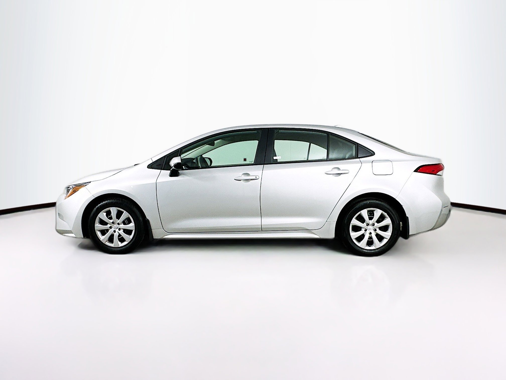 Used 2025 Toyota Corolla LE image 4