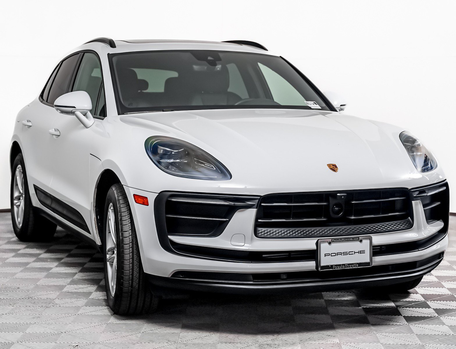 Certified 2026 Porsche Macan AWD/4WD image 8