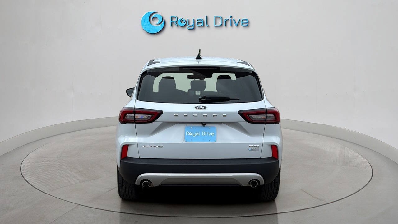 Used 2025 Ford Escape Active AWD/4WD image 5