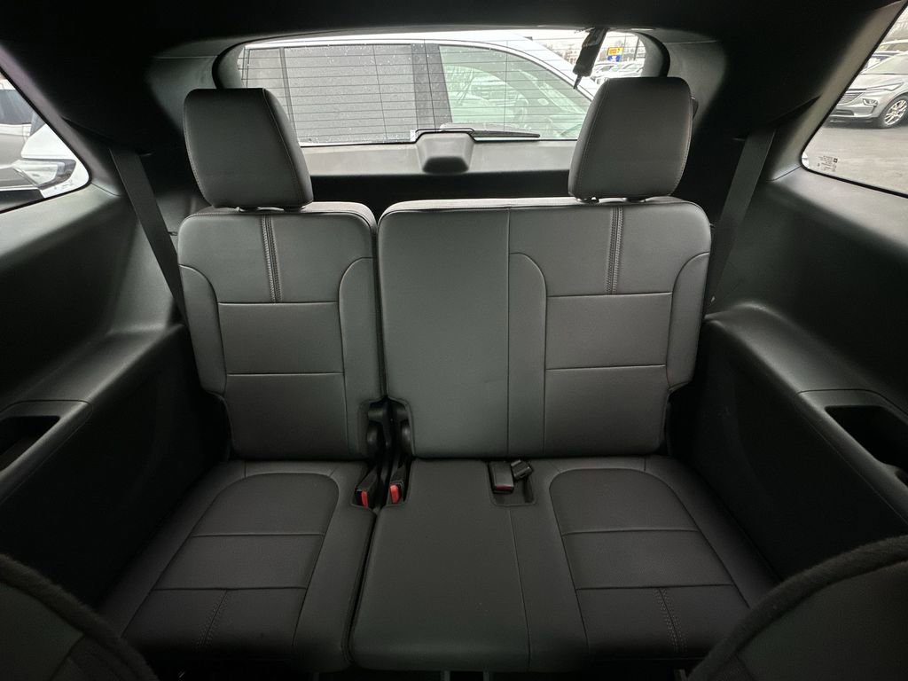 Used 2022 Chevrolet Traverse RS image 22