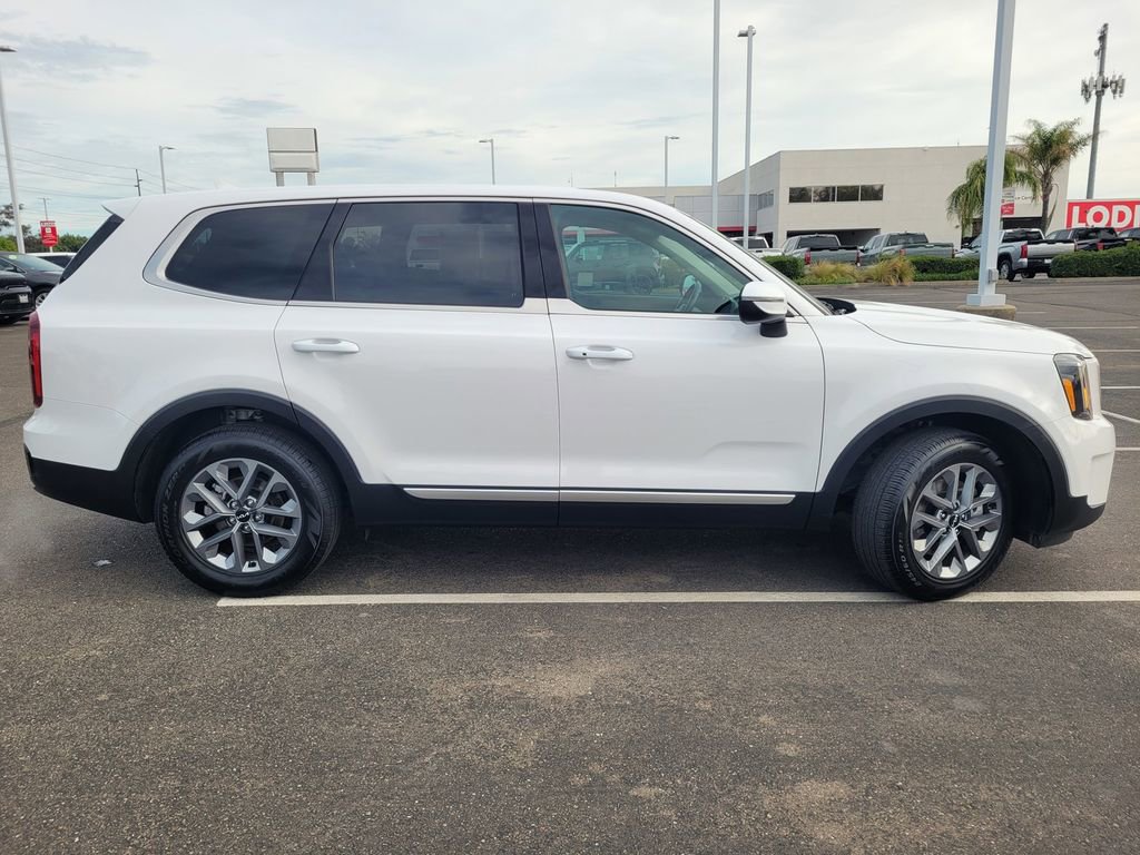 Used 2024 Kia Telluride LX FWD image 3
