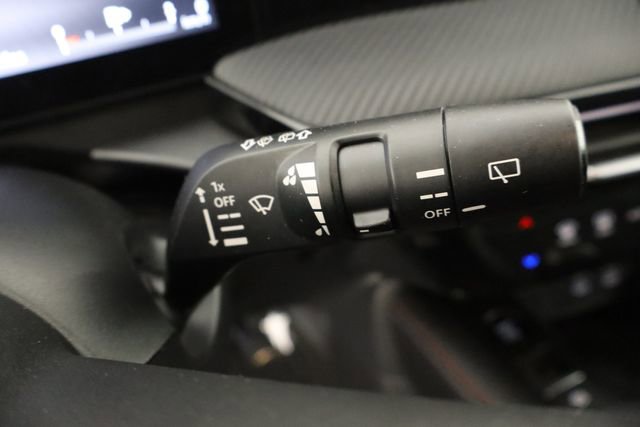 Used 2025 Nissan Kicks SR FWD image 23