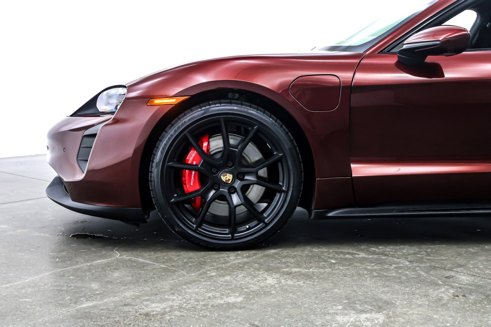 Used 2023 Porsche Taycan GTS image 9