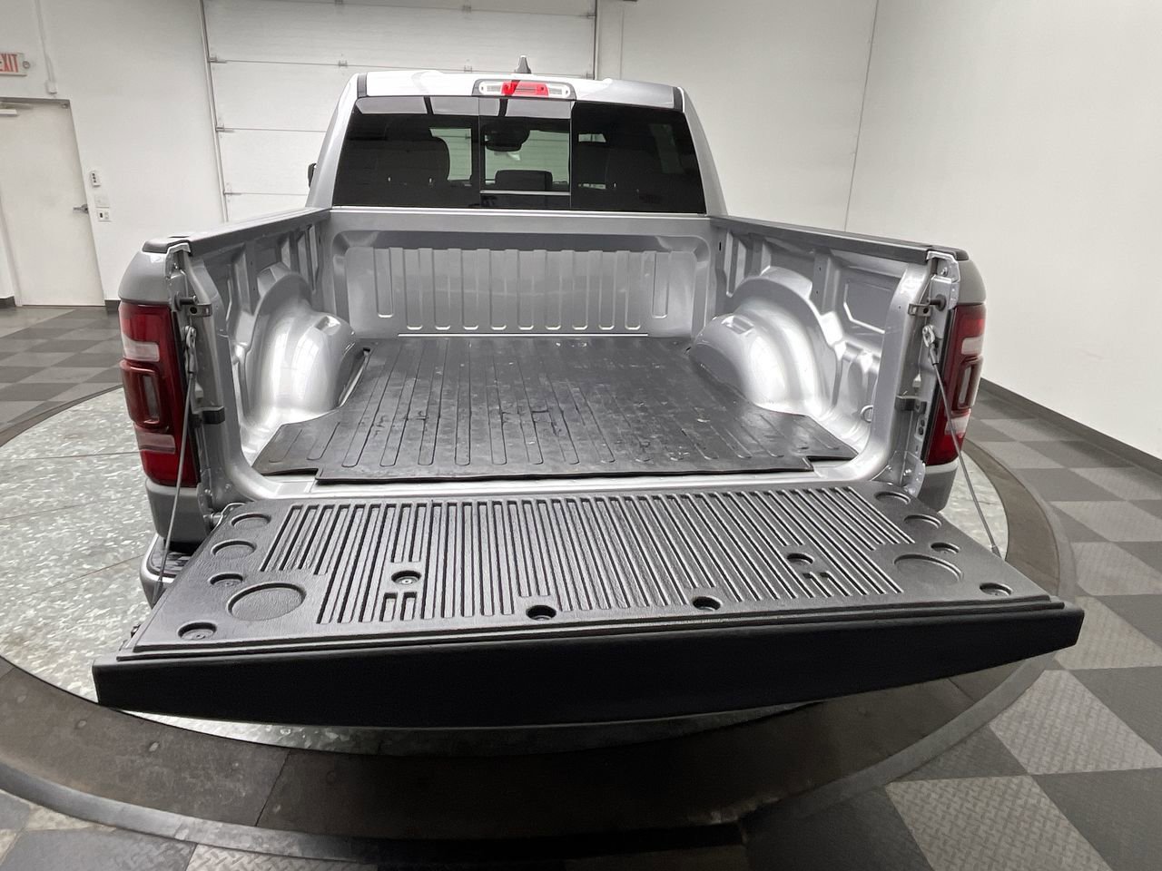Used 2022 RAM 1500 Laramie w/ Sport Appearance Package AWD/4WD image 33