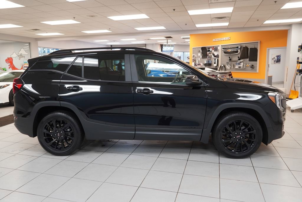 Used 2024 GMC Terrain SLE w/ Driver Convenience Package AWD/4WD image 12