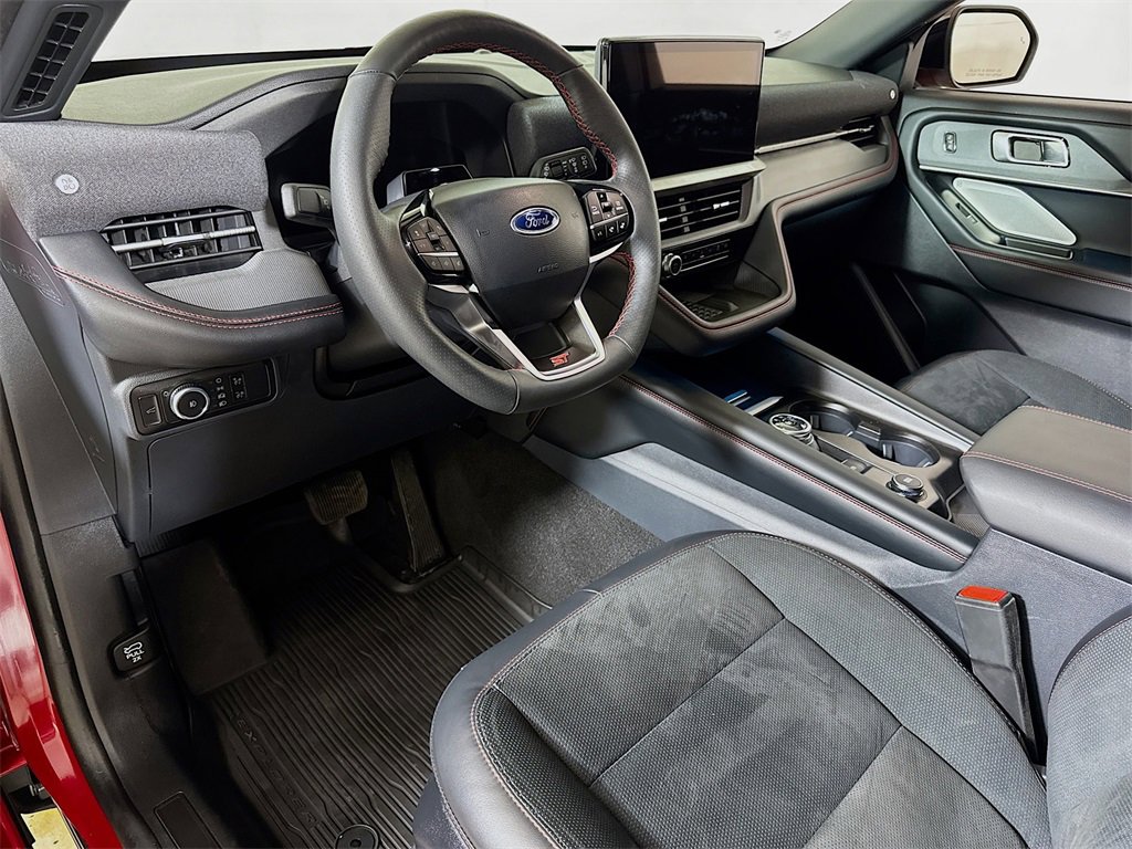 Used 2025 Ford Explorer ST image 7
