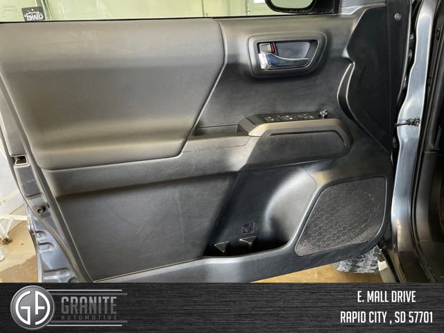 Used 2022 Toyota Tacoma TRD Off-Road w/ Technology Package AWD/4WD image 11